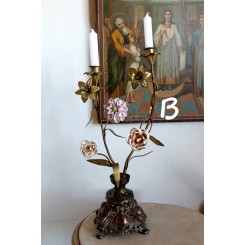 Gl. Fransk Kirkestage med 3 Porcelænsblomster + 2 metalblomster [H52cm] Pr. stk