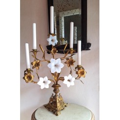 Smuk 5-armet Kirkestage Hvide Opalineblomster [H54x43cm] 