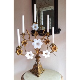 Smuk 5-armet Kirkestage Hvide Opalineblomster [H54x43cm] 