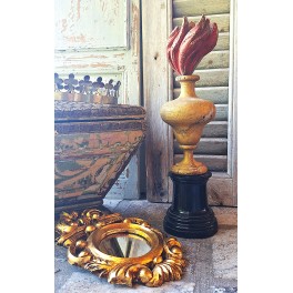 Urne med Flamme i Malet & Forgyldt Træ [H34,5cm] 1800-tallet