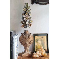 1700-tals Altervase i Træ med Metalblomsterbuket [L72cm]
