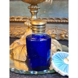 Napoleon III Parfumeflaske med Messing L&aring;g [8,5cm] Bl&aring;t Glas 