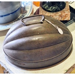 Gammel Form med L&aring;g. Melon-formet