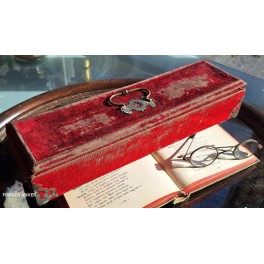 Napoleon III Velour-&aelig;ske med Metalornamenter [H5,5x29,5x8cm] R&oslash;d*