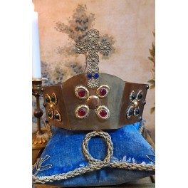 Gammel Krone med mange Sten [H16x20x21cm]